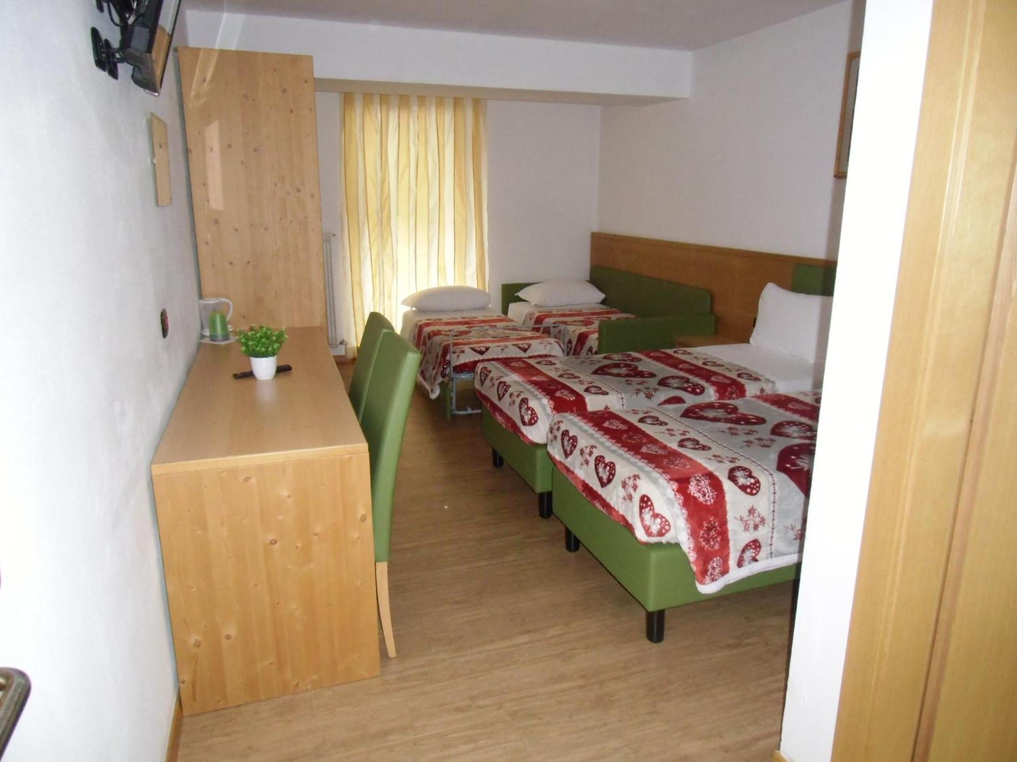 Hotel Garni Festil Campitello di Fassa Esterno foto