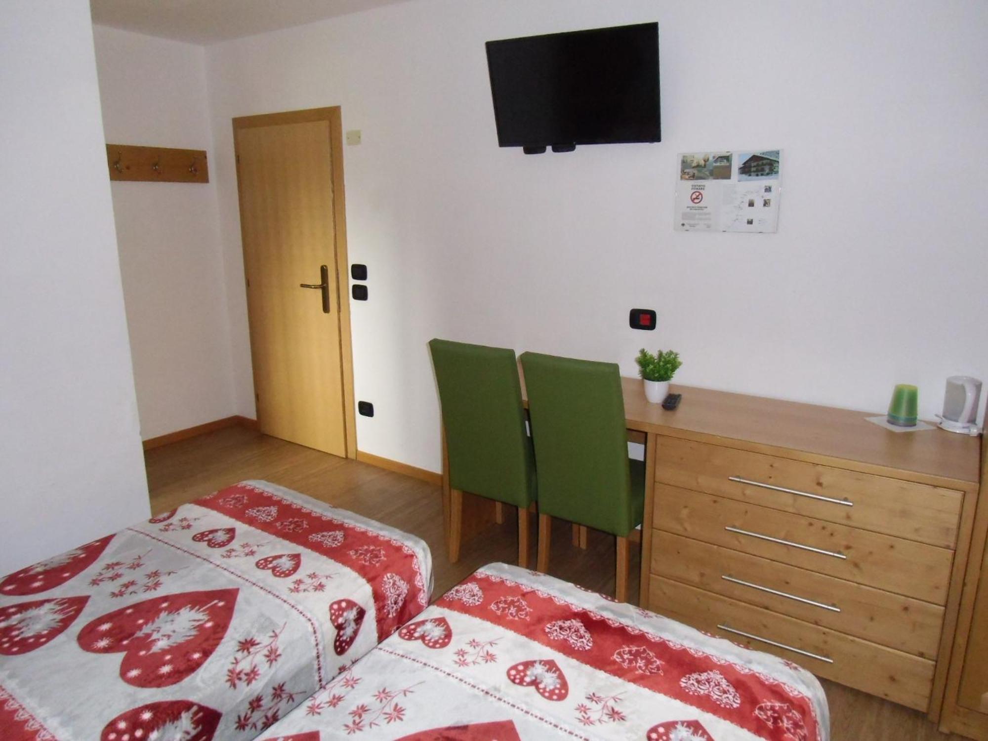 Hotel Garni Festil Campitello di Fassa Esterno foto