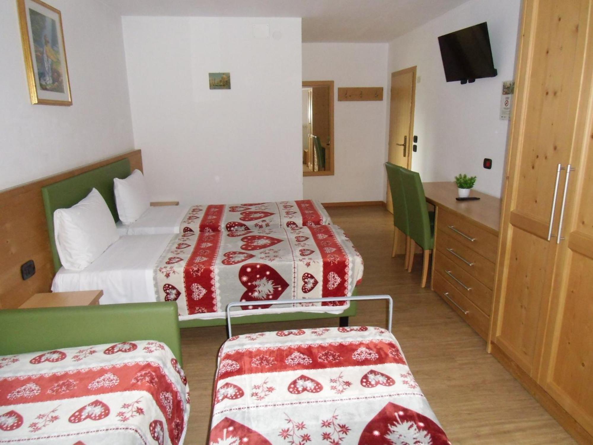 Hotel Garni Festil Campitello di Fassa Esterno foto