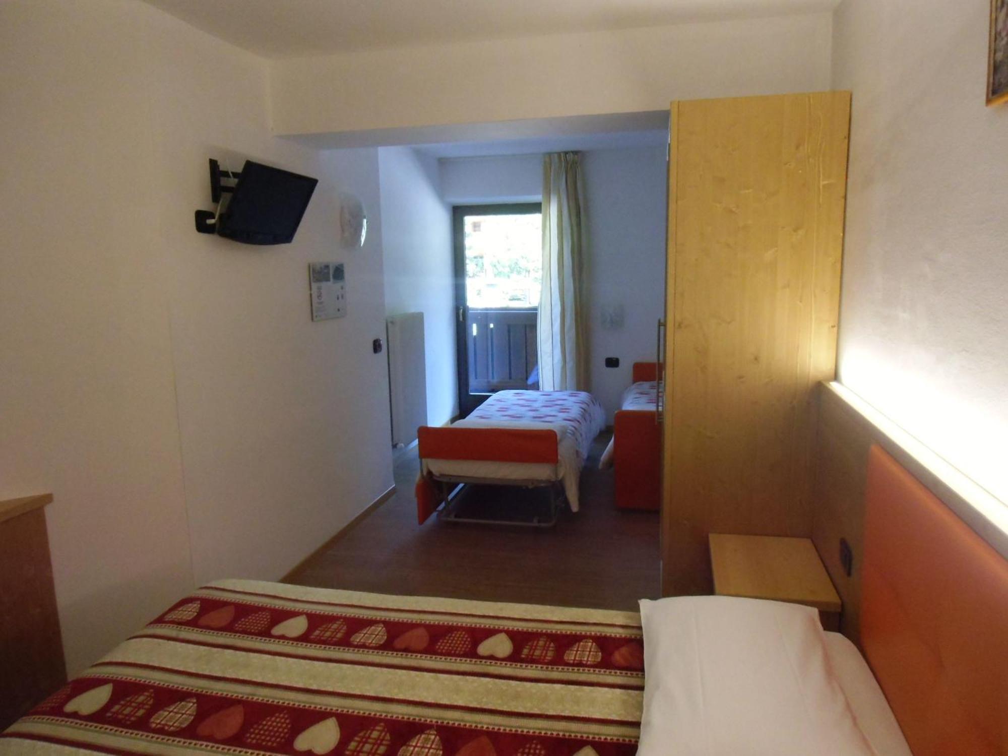 Hotel Garni Festil Campitello di Fassa Esterno foto
