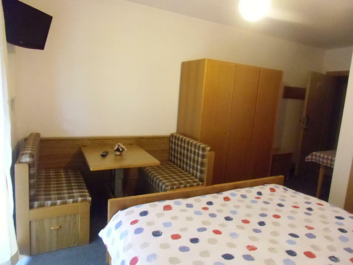 Hotel Garni Festil Campitello di Fassa Esterno foto