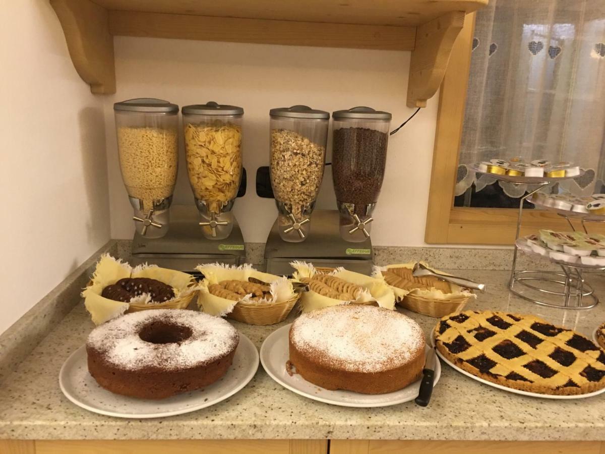 Hotel Garni Festil Campitello di Fassa Esterno foto