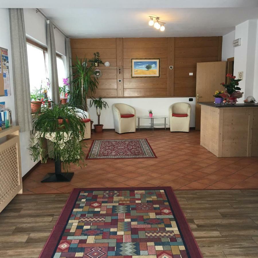 Hotel Garni Festil Campitello di Fassa Esterno foto
